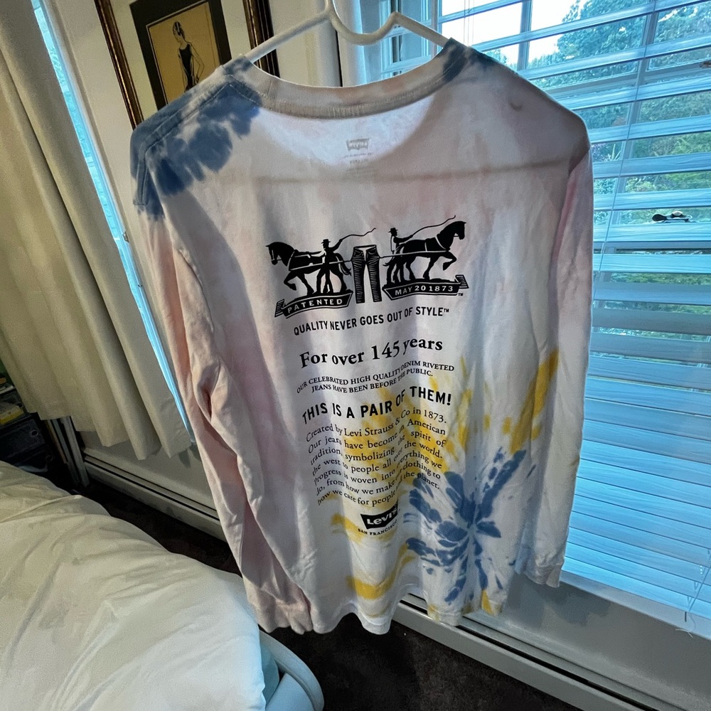 Levi’s - Medium - long sleeve tee